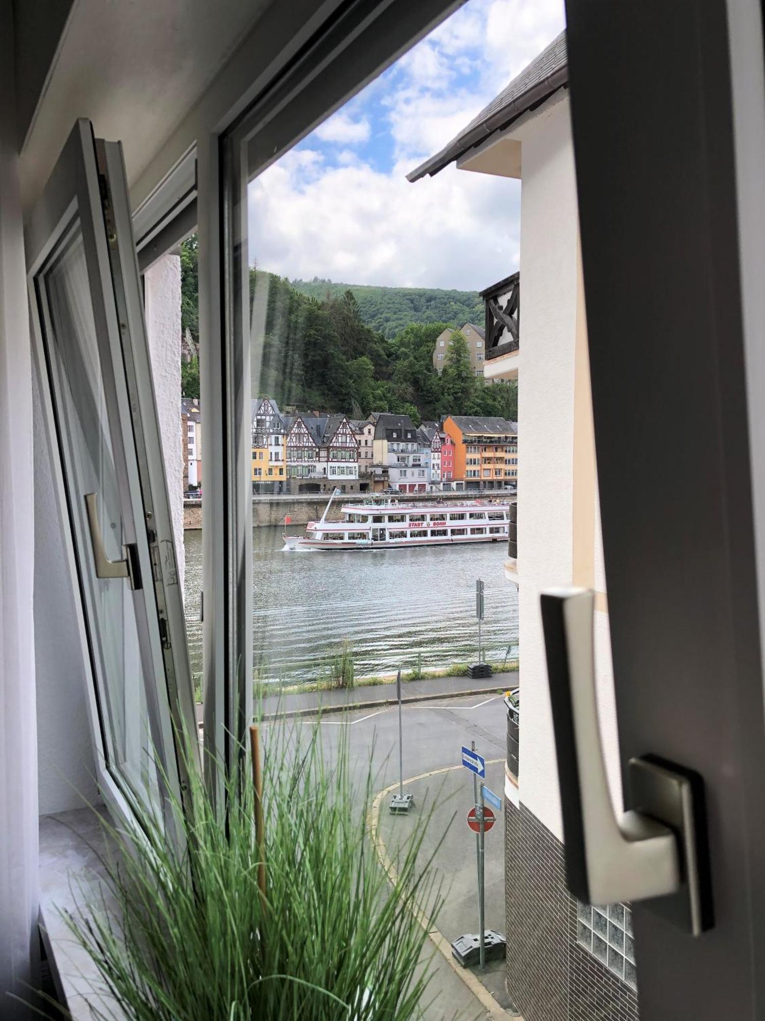Ferienwohnungen Haus Zur Linde Кохем Номер фото