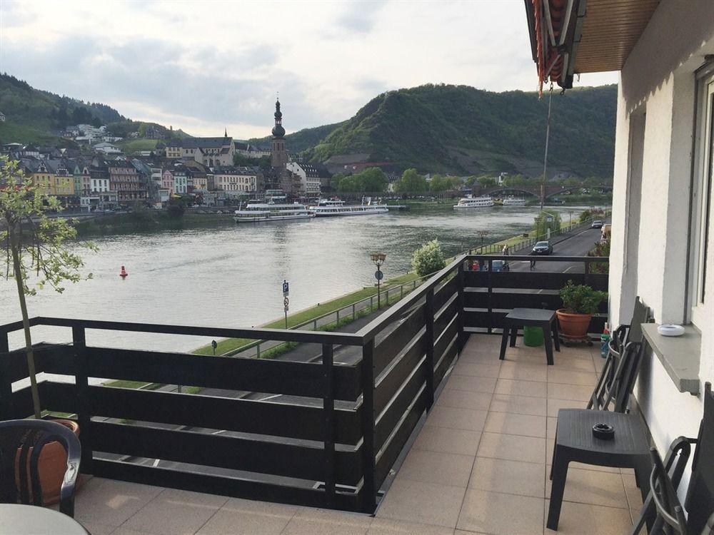 Ferienwohnungen Haus Zur Linde Кохем Экстерьер фото